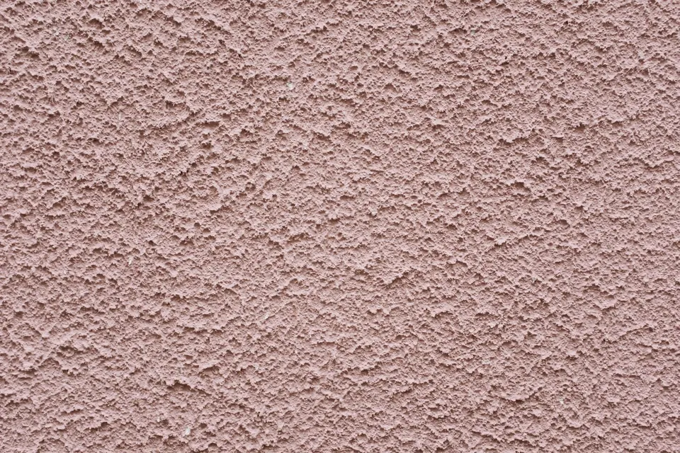Roze sierpleister met een grove korrel, van dichtbij
